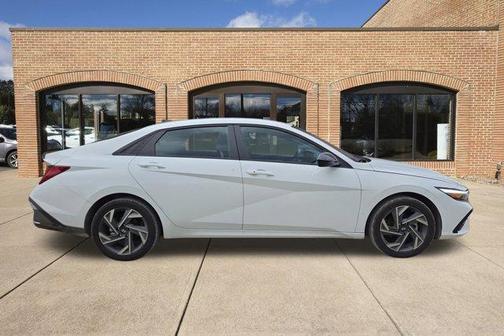 2025 Hyundai ELANTRA HEV SEL