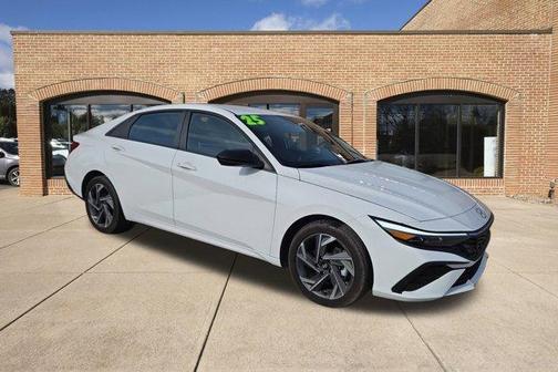 2025 Hyundai ELANTRA HEV SEL