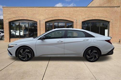 2025 Hyundai ELANTRA HEV SEL