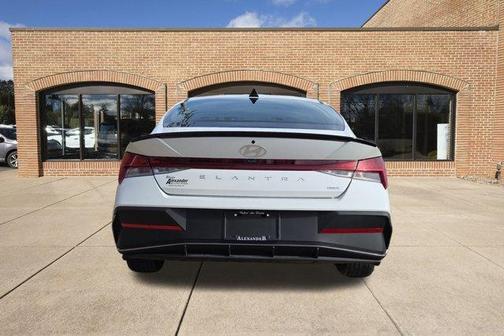 2025 Hyundai ELANTRA HEV SEL