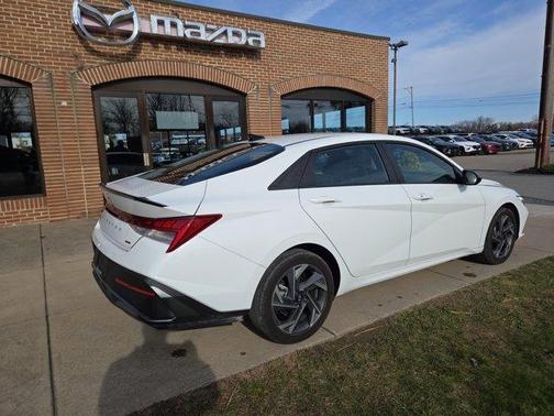 2025 Hyundai ELANTRA HEV SEL