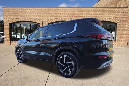 2023 Mitsubishi Outlander SE