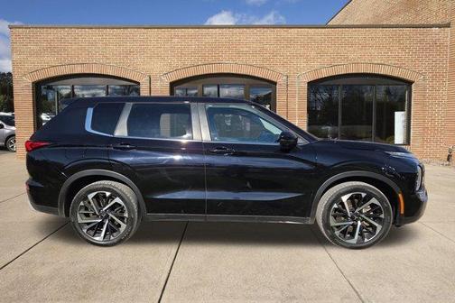 2023 Mitsubishi Outlander SE