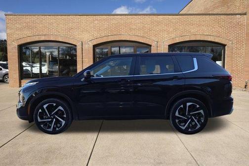 2023 Mitsubishi Outlander SE