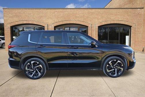 2023 Mitsubishi Outlander SE
