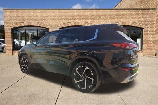 2023 Mitsubishi Outlander SE