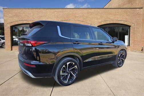 2023 Mitsubishi Outlander SE