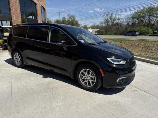 Diamond Black 2024 Chrysler Pacifica Touring-L