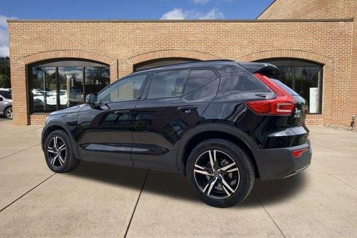 2024 Volvo XC40 B5 Core