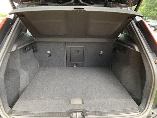 2024 Volvo XC40 B5 Core
