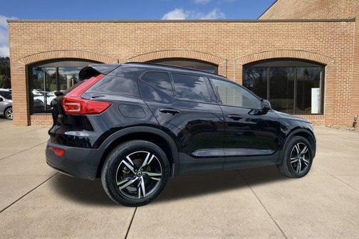 2024 Volvo XC40 B5 Core