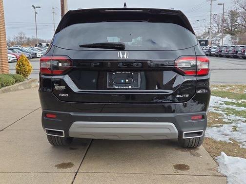 2023 Honda Pilot Elite