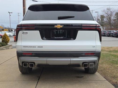 2024 Chevrolet Traverse LT