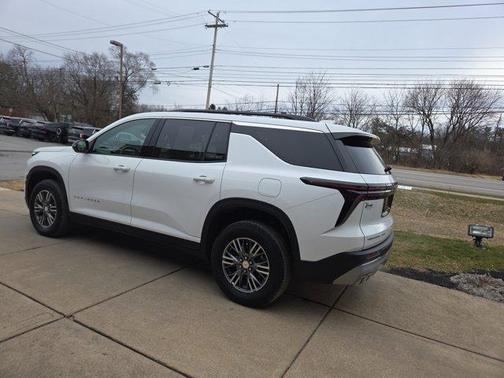 2024 Chevrolet Traverse LT