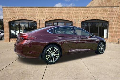 2018 Buick Regal Sportback Essence