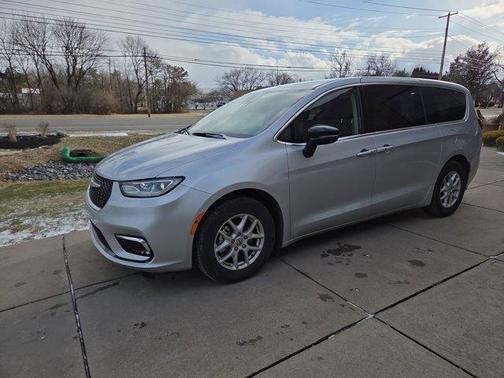 2024 Chrysler Pacifica Touring-L