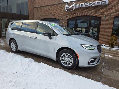 2024 Chrysler Pacifica Touring-L