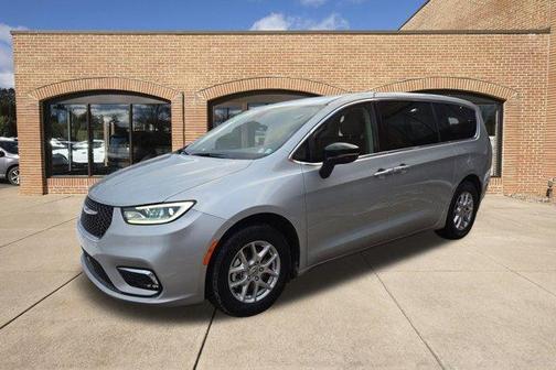 2024 Chrysler Pacifica Touring-L