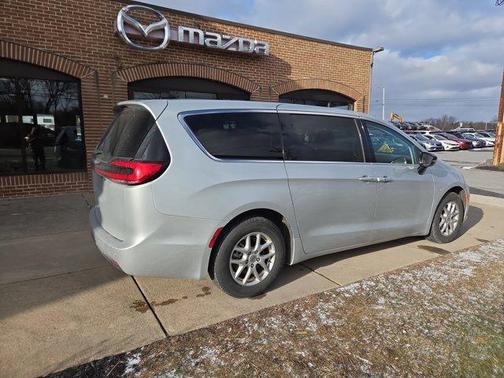 2024 Chrysler Pacifica Touring-L