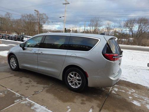 2024 Chrysler Pacifica Touring-L