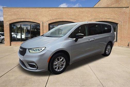 2024 Chrysler Pacifica Touring-L