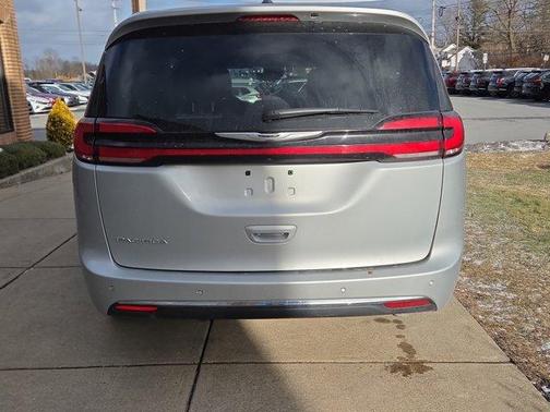 2024 Chrysler Pacifica Touring-L