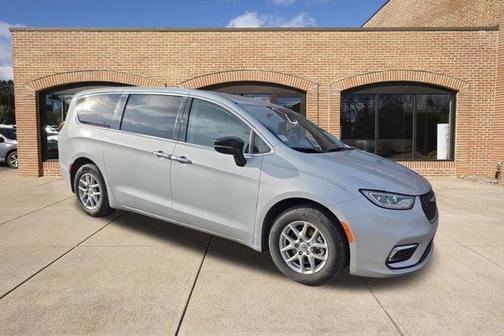 2024 Chrysler Pacifica Touring-L