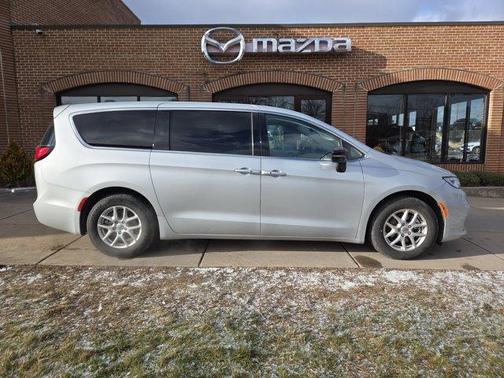 2024 Chrysler Pacifica Touring-L