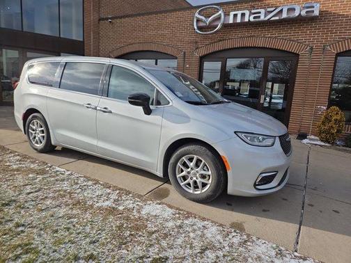 2024 Chrysler Pacifica Touring-L