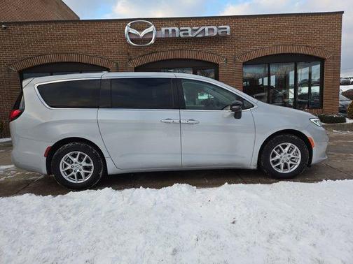 2024 Chrysler Pacifica Touring-L