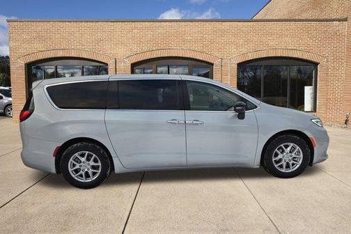 2024 Chrysler Pacifica Touring-L