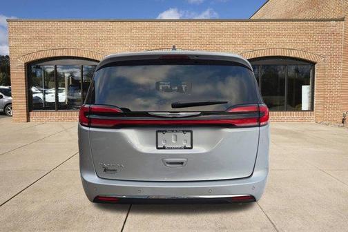 2024 Chrysler Pacifica Touring-L