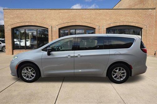 2024 Chrysler Pacifica Touring-L
