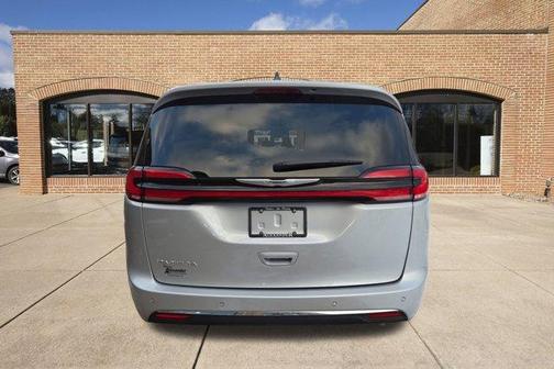 2024 Chrysler Pacifica Touring-L