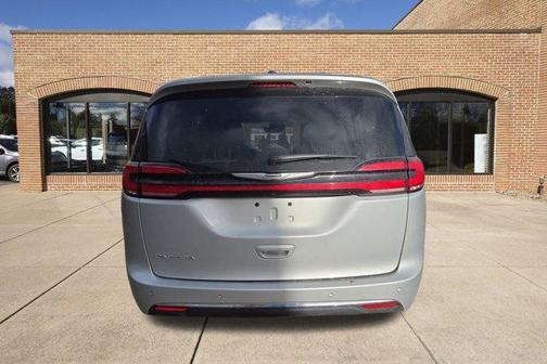 2024 Chrysler Pacifica Touring-L
