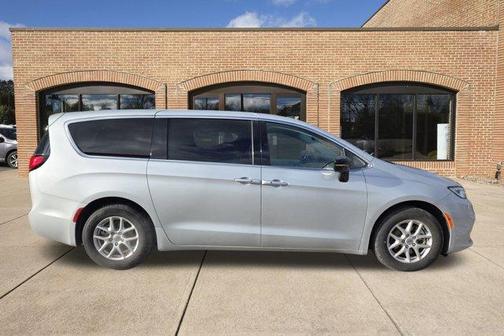 2024 Chrysler Pacifica Touring-L