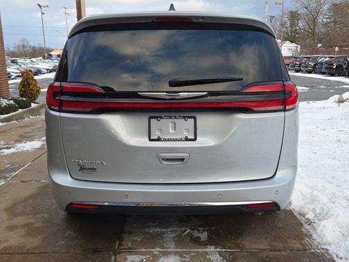 2024 Chrysler Pacifica Touring-L