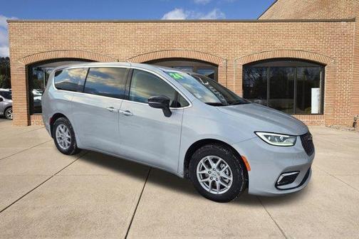 2024 Chrysler Pacifica Touring-L