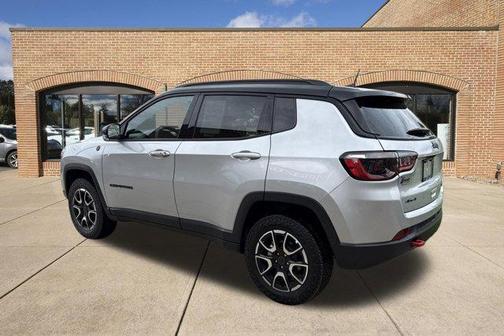 Silver Zynith 2025 Jeep Compass Trailhawk