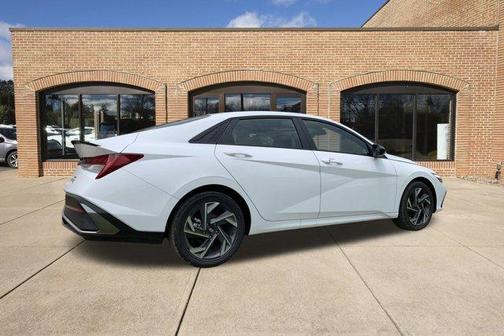 2025 Hyundai ELANTRA HEV SEL Sport