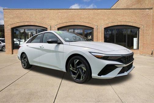 2025 Hyundai ELANTRA HEV SEL Sport