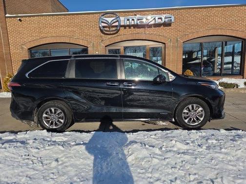 2021 Toyota Sienna XLE