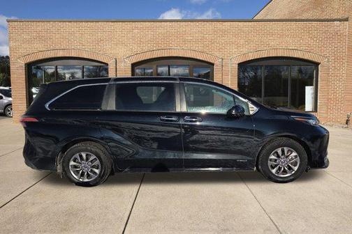 2021 Toyota Sienna XLE