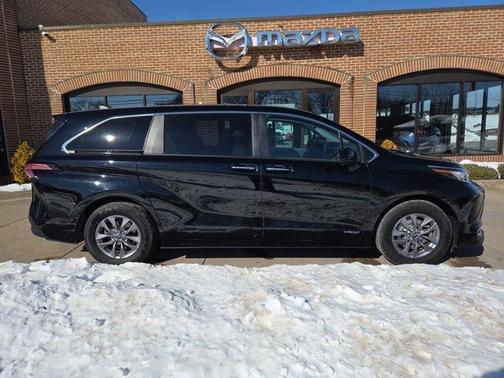 2021 Toyota Sienna XLE