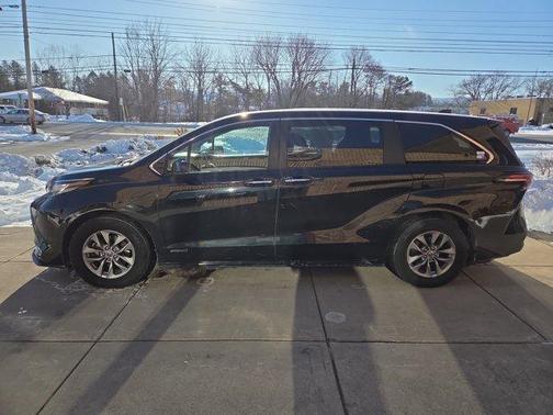 2021 Toyota Sienna XLE