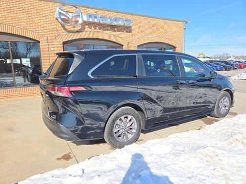 2021 Toyota Sienna XLE