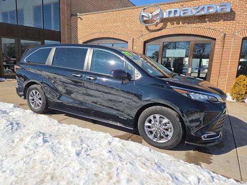 2021 Toyota Sienna XLE