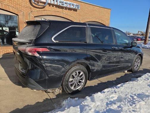 2021 Toyota Sienna XLE
