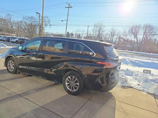 2021 Toyota Sienna XLE