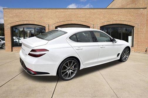 Uyuni White 2025 Genesis G70 2.5T